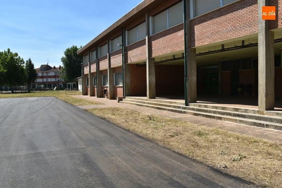 Foto 2 - Remozada la pista deportiva del Colegio Arrabal del Puente