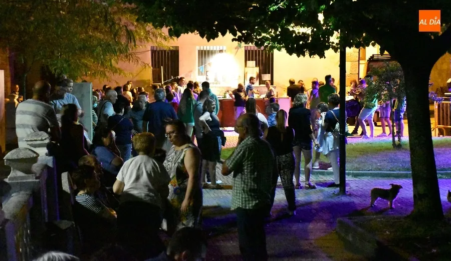 Foto 2 - San Andr&eacute;s inicia la nueva etapa de sus fiestas con la animaci&oacute;n de la Charanga Manliao