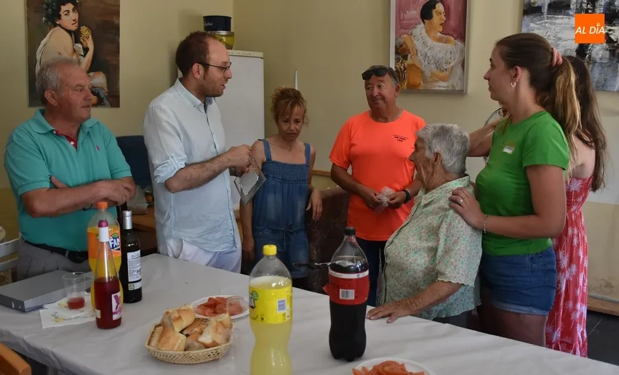 Foto 2 - La Avenida de Espa&ntilde;a cierra sus fiestas con un homenaje y una comida conjunta