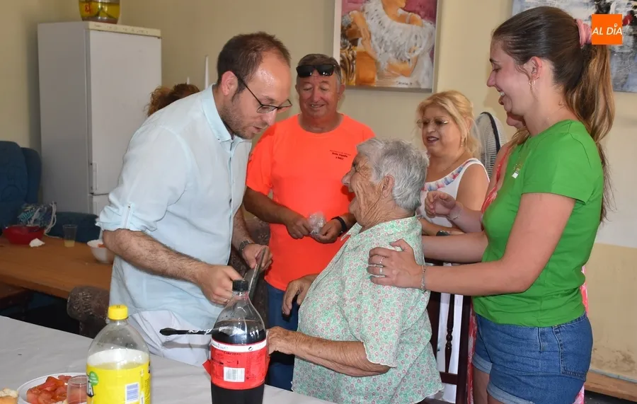 Foto 3 - La Avenida de Espa&ntilde;a cierra sus fiestas con un homenaje y una comida conjunta