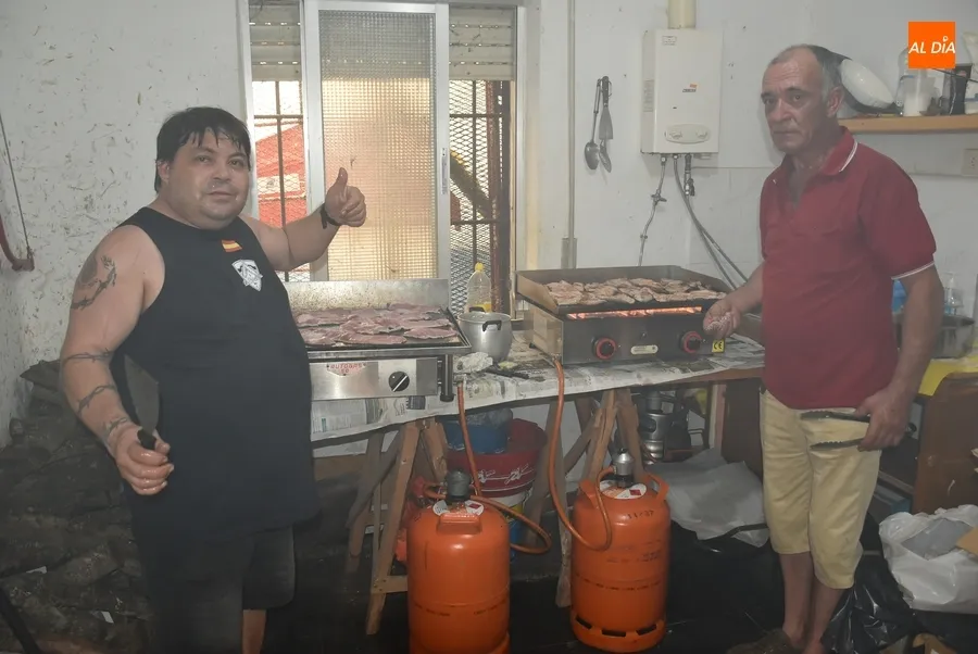 Foto 7 - La Avenida de Espa&ntilde;a cierra sus fiestas con un homenaje y una comida conjunta