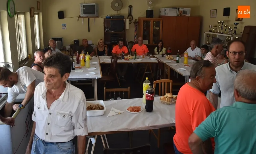 Foto 8 - La Avenida de Espa&ntilde;a cierra sus fiestas con un homenaje y una comida conjunta