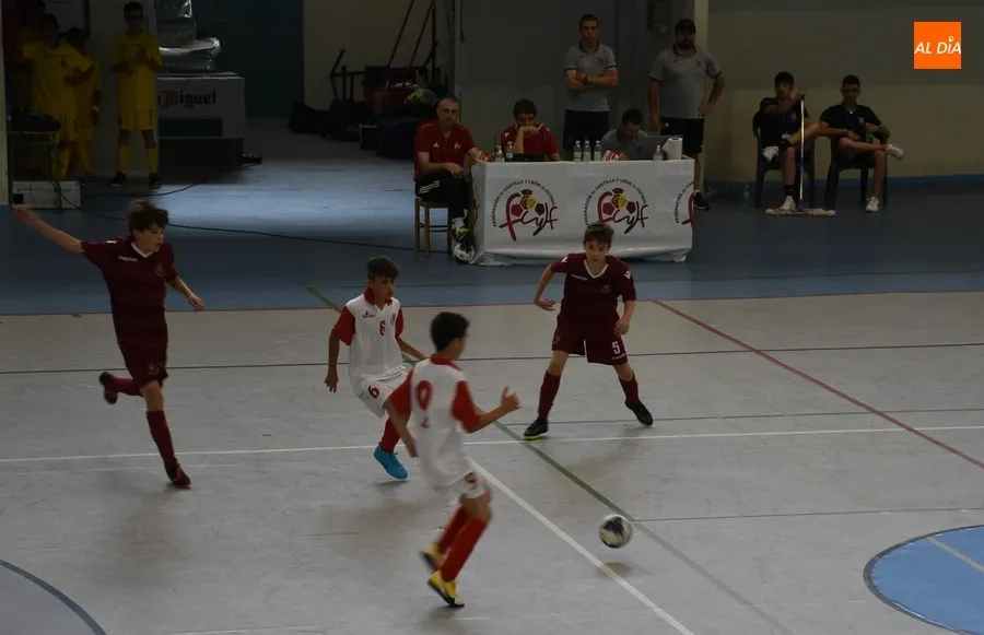 Foto 3 - El f&uacute;tbol sala propicia una jornada de convivencia transfronteriza en Ciudad Rodrigo