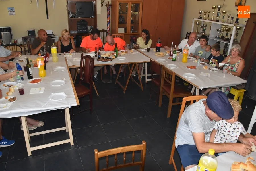 Foto 11 - La Avenida de Espa&ntilde;a cierra sus fiestas con un homenaje y una comida conjunta