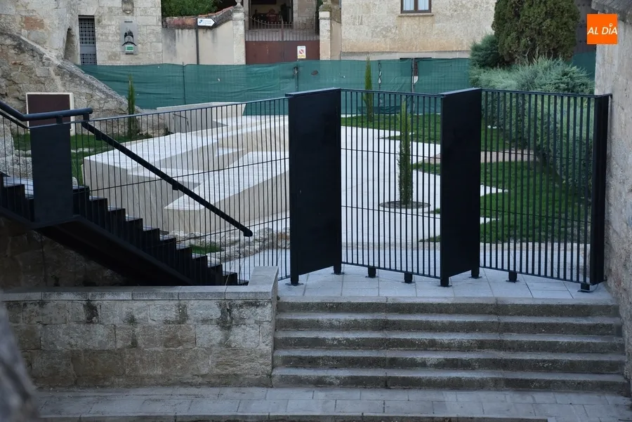 Foto 5 - As&iacute; luce el nuevo foso que se ha configurado en la Plazuela de Amayuelas