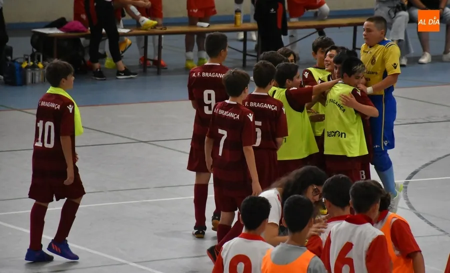 Foto 9 - El f&uacute;tbol sala propicia una jornada de convivencia transfronteriza en Ciudad Rodrigo