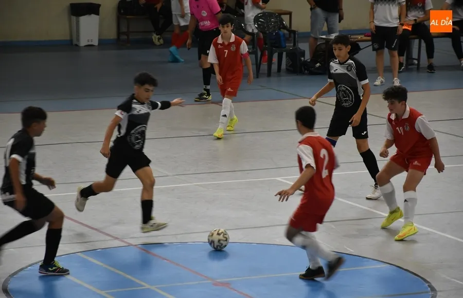 Foto 2 - El f&uacute;tbol sala propicia una jornada de convivencia transfronteriza en Ciudad Rodrigo