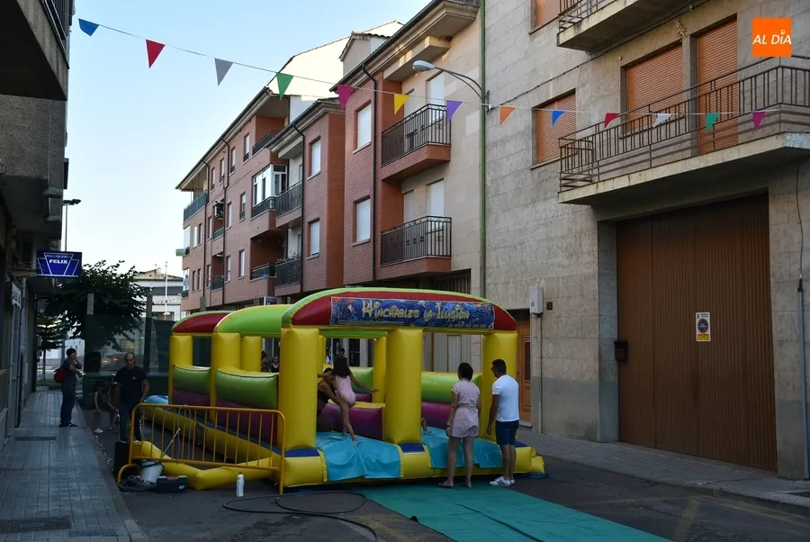 Foto 7 - Santa Ana abre sus fiestas con hinchables y la actuaci&oacute;n de El Mora