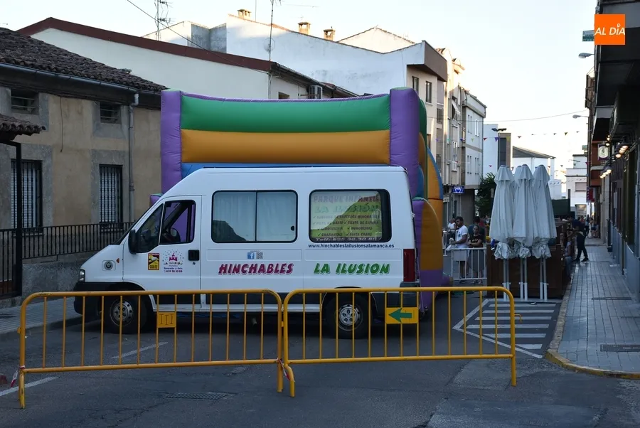 Foto 8 - Santa Ana abre sus fiestas con hinchables y la actuaci&oacute;n de El Mora