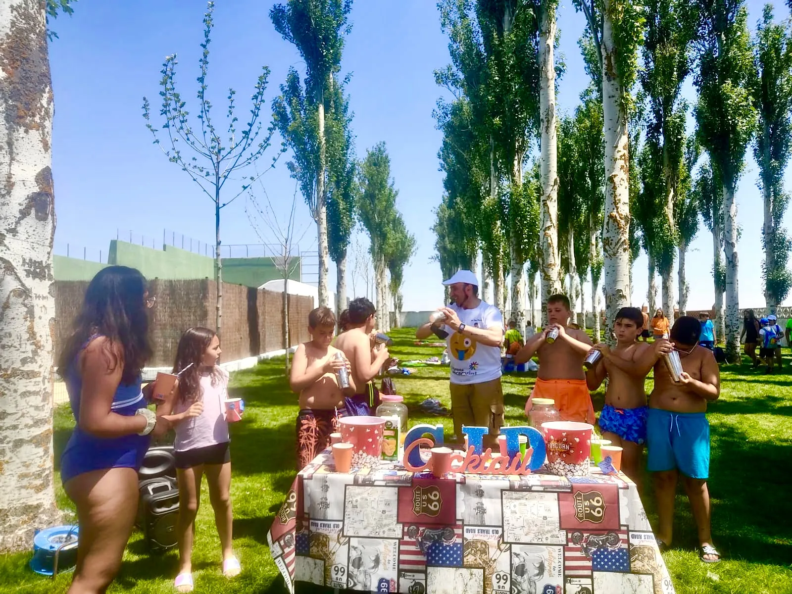 Foto 2 - Teo Marcos sorprende con un original c&oacute;ctel ideado para multitudinarios campamentos de verano del CID