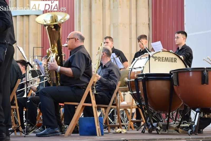 Foto 5 - La Banda de M&uacute;sica de Alba de Tormes hace de anfitriona en el encuentro de bandas