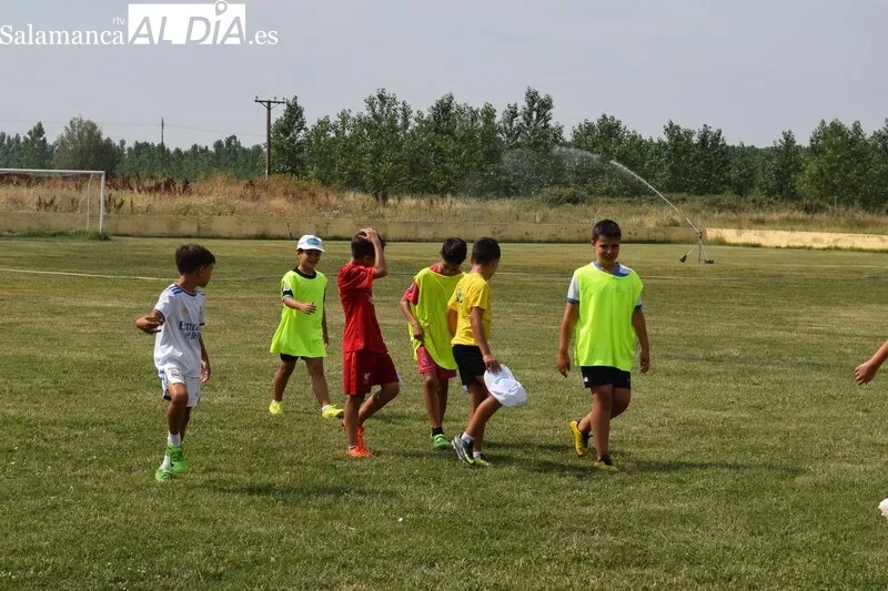 Foto 4 - El f&uacute;tbol no para en verano con el V Campus del Alba de Tormes CF