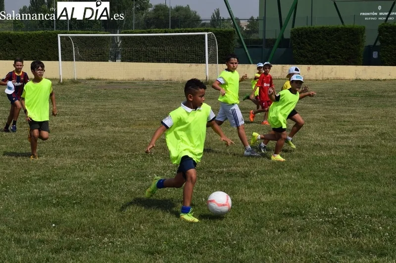 Foto 2 - El f&uacute;tbol no para en verano con el V Campus del Alba de Tormes CF