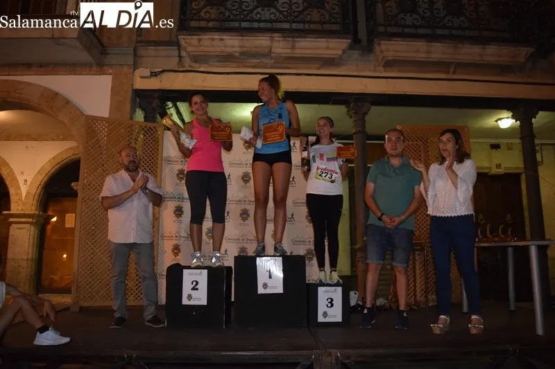 Foto 9 - Javier Mart&iacute;n y Alexandra Mart&iacute;n se llevan con autoridad la Carrera Nocturna de Alba de Tormes