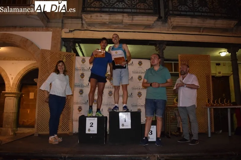 Foto 8 - Javier Mart&iacute;n y Alexandra Mart&iacute;n se llevan con autoridad la Carrera Nocturna de Alba de Tormes