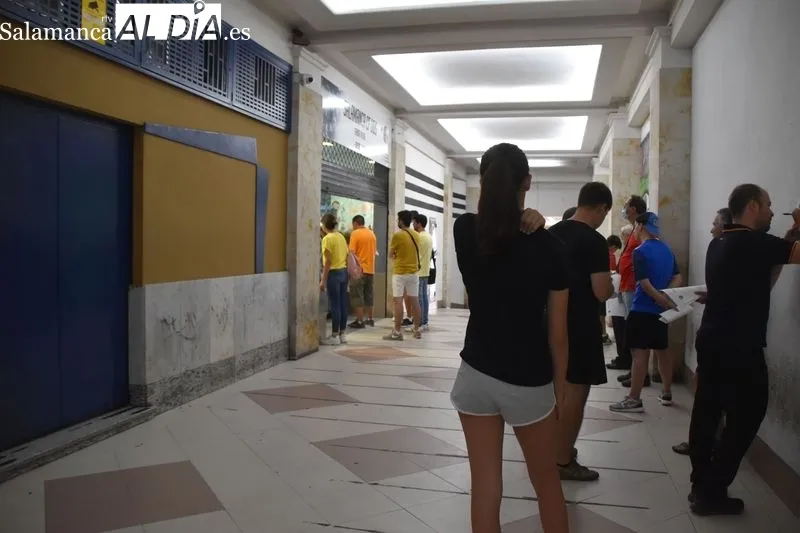 Socios del Salamanca en la tienda oficial