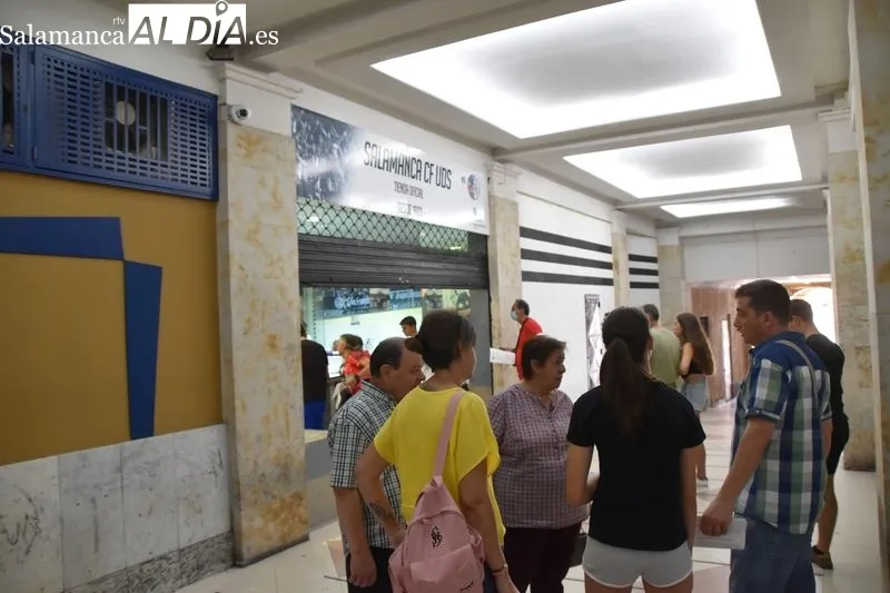 Socios del Salamanca en la tienda oficial