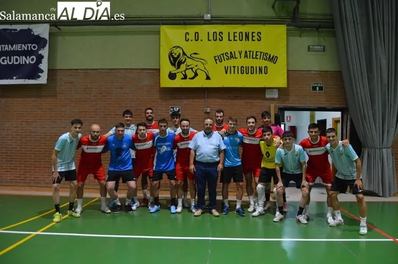 El equipo Renault-Sydney gana el torneo de 24 horas de futbol sala del CD Los  Leones de Vitigudino - SALAMANCArtv AL DÍA - Noticias de Salamanca