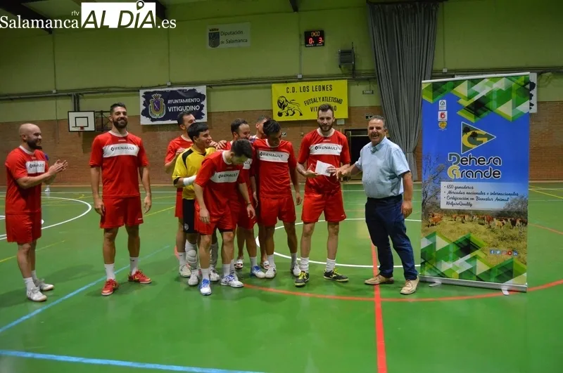 El equipo Renault-Sydney gana el torneo de 24 horas de futbol sala del CD Los  Leones de Vitigudino - SALAMANCArtv AL DÍA - Noticias de Salamanca