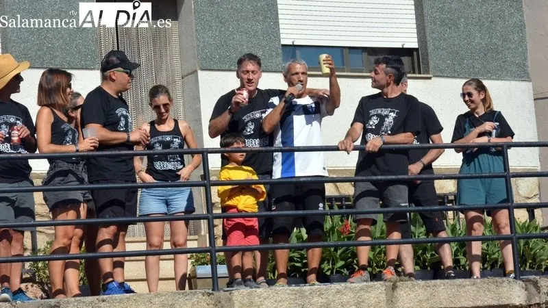 Las Peñas se reunieron en la Plaza para presenciar el pregón y al chupinazo