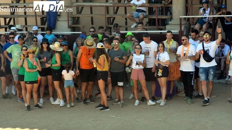 Las Peñas se reunieron en la Plaza para presenciar el pregón y al chupinazo
