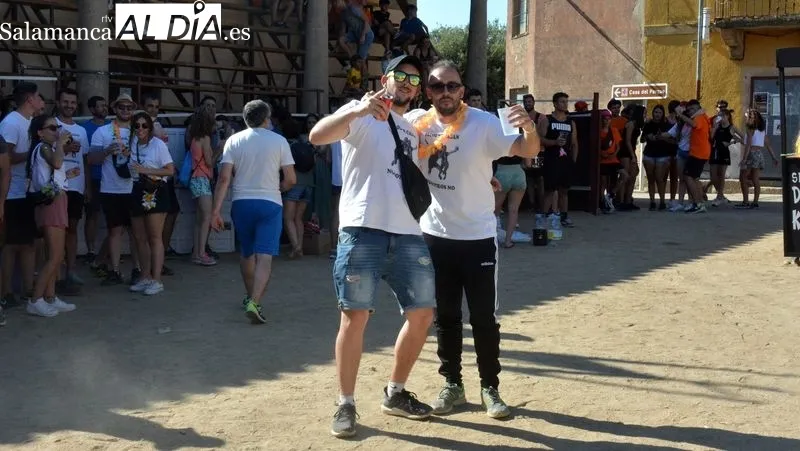 Las Peñas se reunieron en la Plaza para presenciar el pregón y al chupinazo