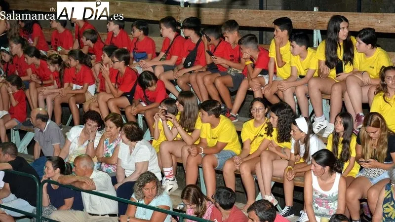 Los aficionados disfrutaron capeando y recortando a las vaquillas