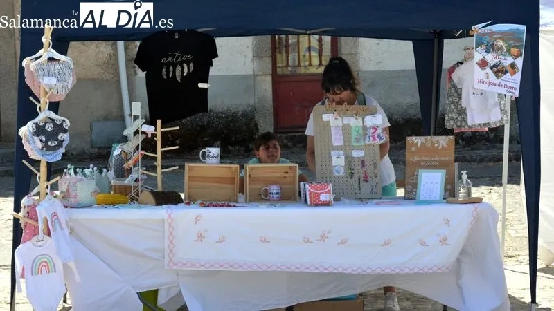 En la recinto ferial se exponían a la venta productos gastronómicos y artesanos