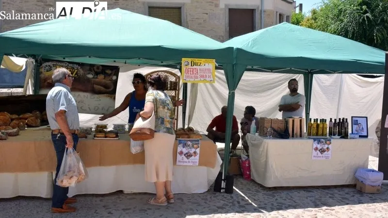 En la recinto ferial se exponían a la venta productos gastronómicos y artesanos