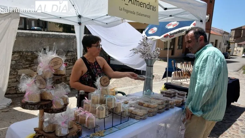 En la recinto ferial se exponían a la venta productos gastronómicos y artesanos