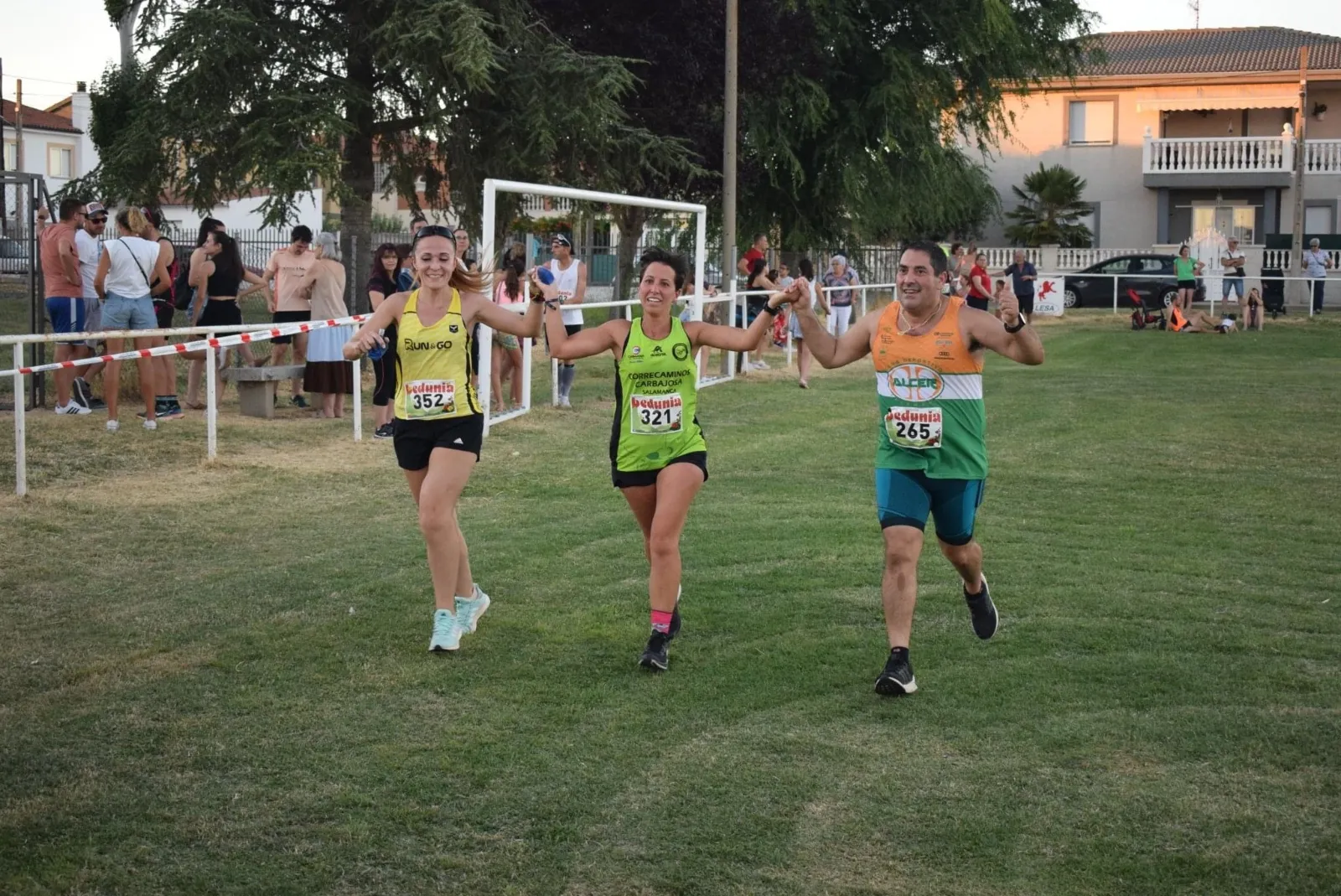 Foto 5 - La XIV Carrera Popular de Villoruela corona a Alberto Marcos y Ver&oacute;nica S&aacute;nchez