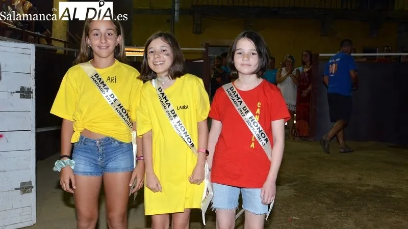 Los aficionados disfrutaron capeando y recortando a las vaquillas
