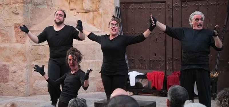 Una de las escenas del montaje de Etón Teatro