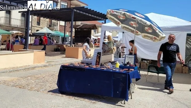 En la recinto ferial se exponían a la venta productos gastronómicos y artesanos