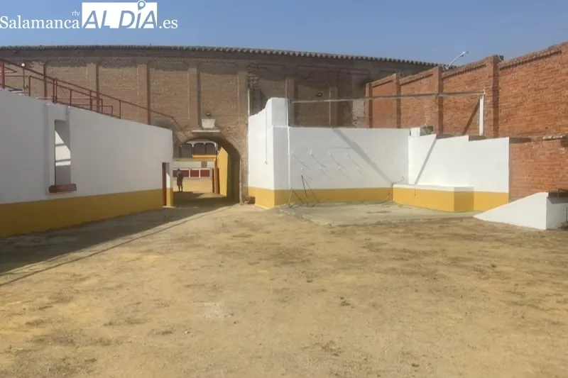 Foto 4 - El Ayuntamiento invierte 10.000 euros en mejoras y reformas en la centenaria Plaza de toros La Florida