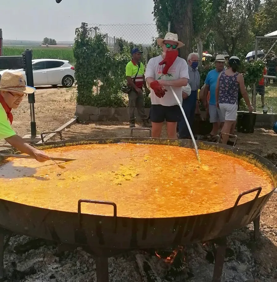 Villoruela ha disfrutado de una animada paella popular este viernes