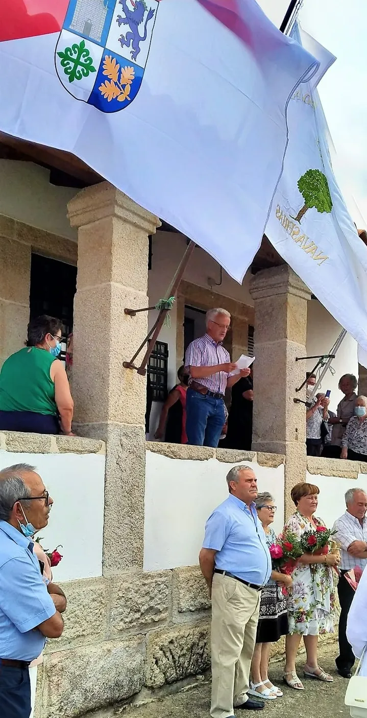 Foto 2 - La Asociaci&oacute;n El Tilero de Navasfr&iacute;as festeja las Bodas de Oro de cuatro matrimonios