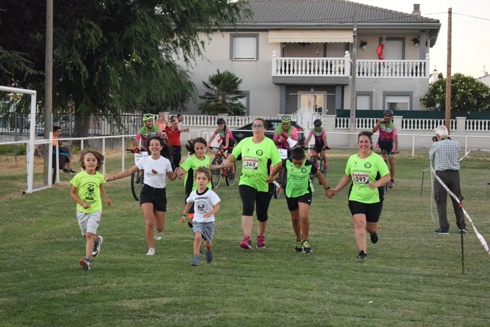 Foto 10 - La XIV Carrera Popular de Villoruela corona a Alberto Marcos y Ver&oacute;nica S&aacute;nchez