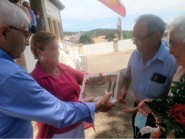 Foto 3 - La Asociaci&oacute;n El Tilero de Navasfr&iacute;as festeja las Bodas de Oro de cuatro matrimonios