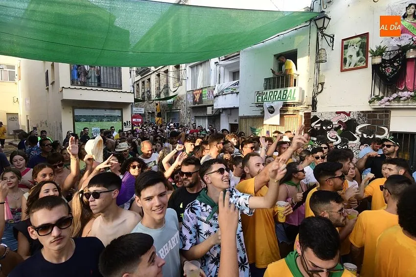 La juventud inunda las calles de Moraleja/ Rep.Gráfico: Adrián M. Pastor