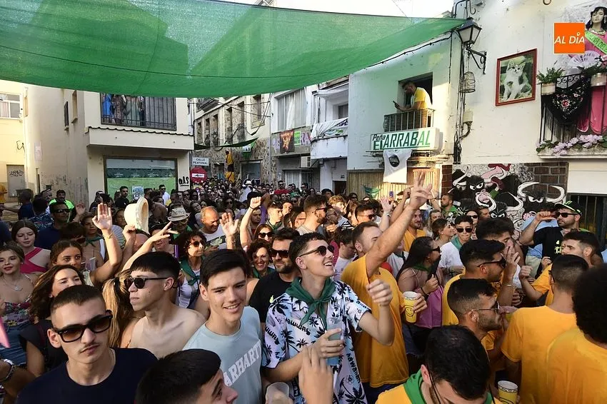 La juventud inunda las calles de Moraleja/ Rep.Gráfico: Adrián M. Pastor