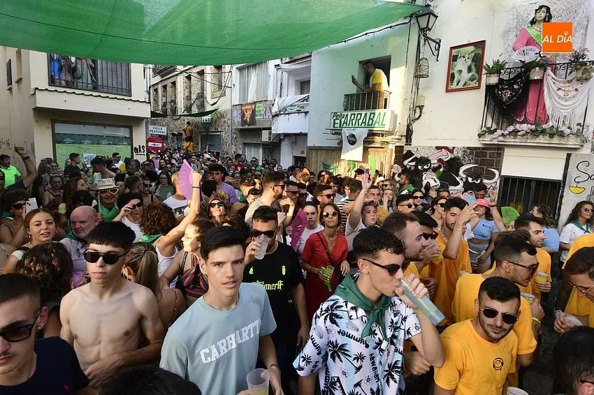 La juventud inunda las calles de Moraleja/ Rep.Gráfico: Adrián M. Pastor