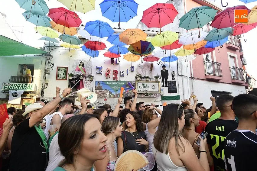 La juventud inunda las calles de Moraleja/ Rep.Gráfico: Adrián M. Pastor