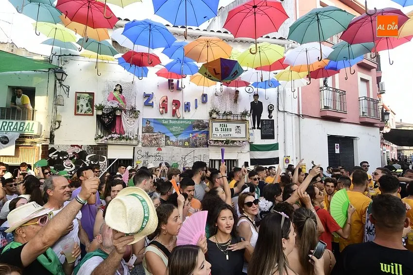 La juventud inunda las calles de Moraleja/ Rep.Gráfico: Adrián M. Pastor