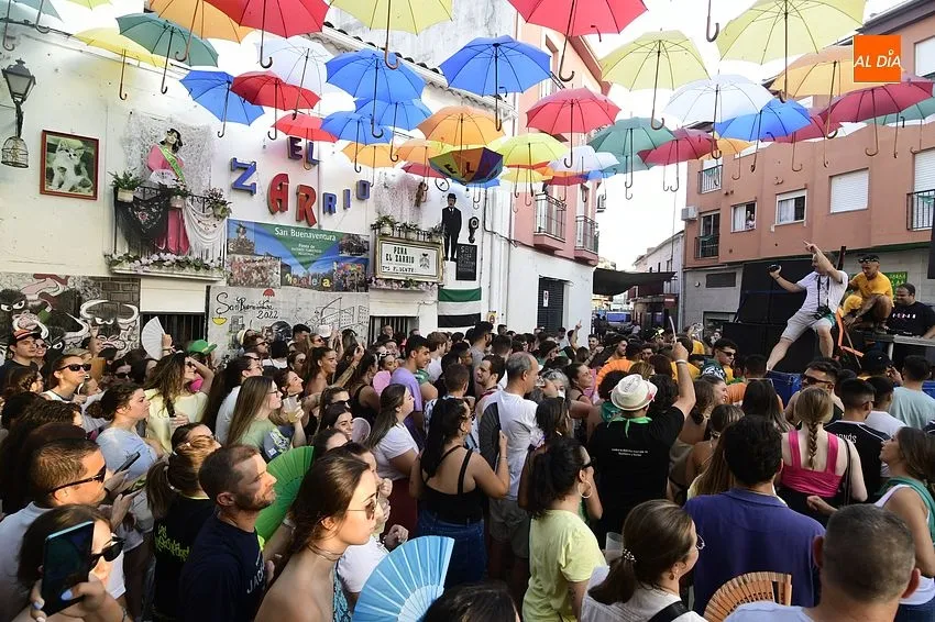 La juventud inunda las calles de Moraleja/ Rep.Gráfico: Adrián M. Pastor