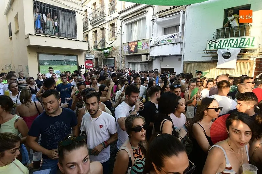La juventud inunda las calles de Moraleja/ Rep.Gráfico: Adrián M. Pastor