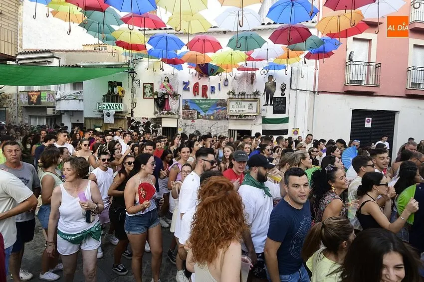 La juventud inunda las calles de Moraleja/ Rep.Gráfico: Adrián M. Pastor