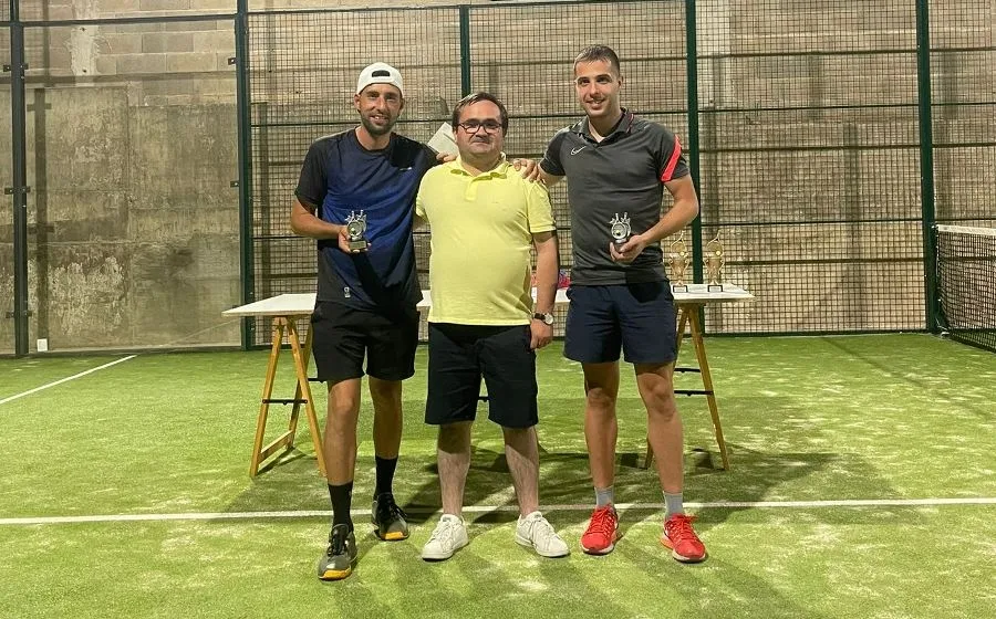 Foto 4 - Los mirobrigenses Goyo y Luismi se adjudican el 1&ordm; Torneo de P&aacute;del de Castillejo de Mart&iacute;n Viejo