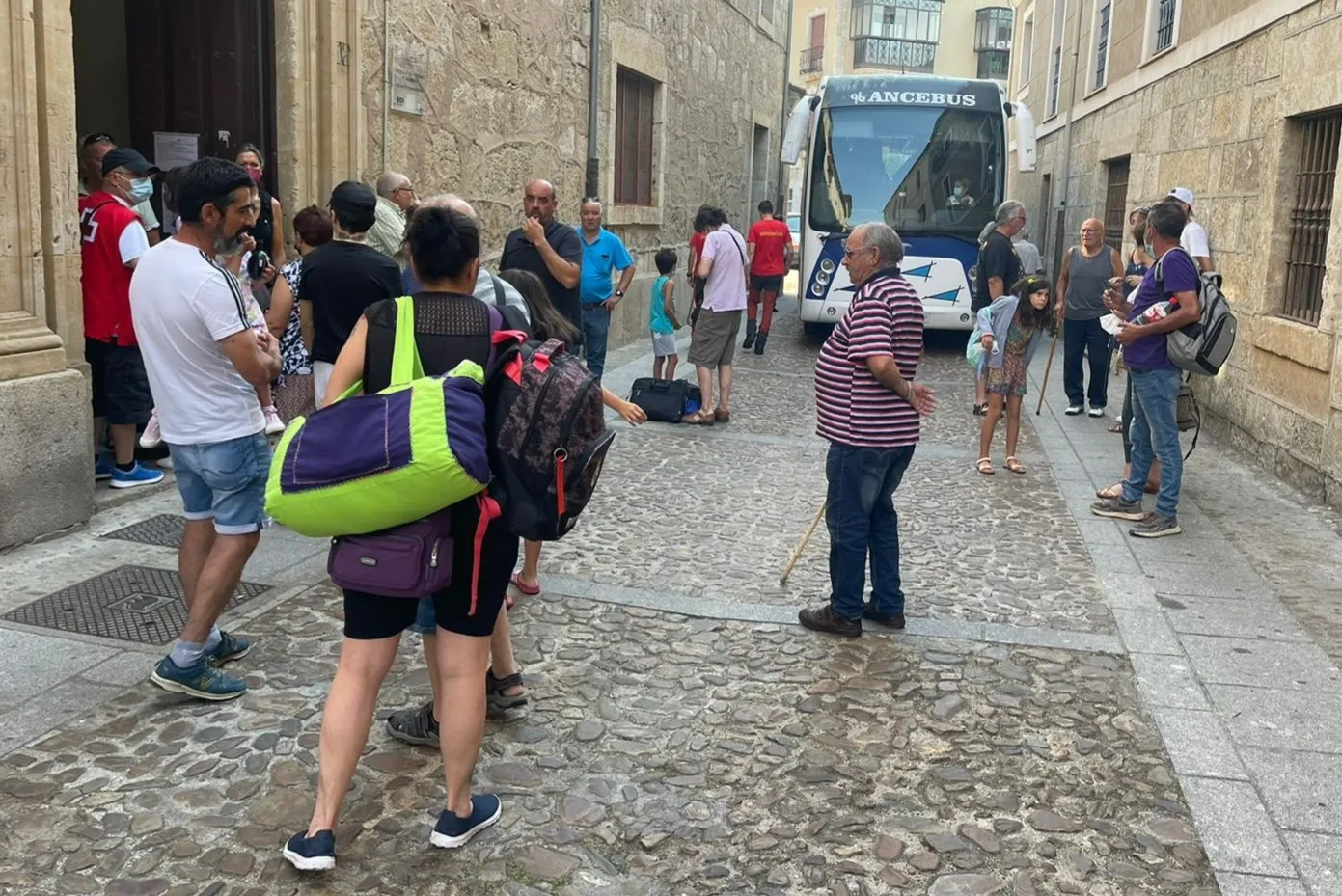 Foto 2 - Ciudad Rodrigo recibe a m&aacute;s de un centenar de vecinos desalojados de Guadapero y Morasverdes