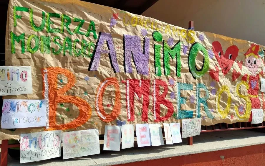 Foto 9 - Ni&ntilde;os y monitores de Conciliamos muestran su apoyo a los que est&aacute;n trabajando en el incendio